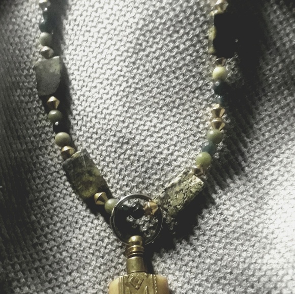 Neclass - Picture 2 of 2